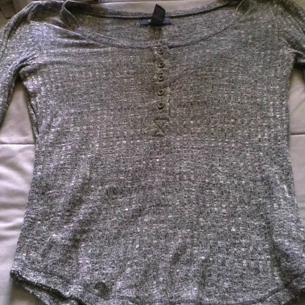 grey long sleve strechy